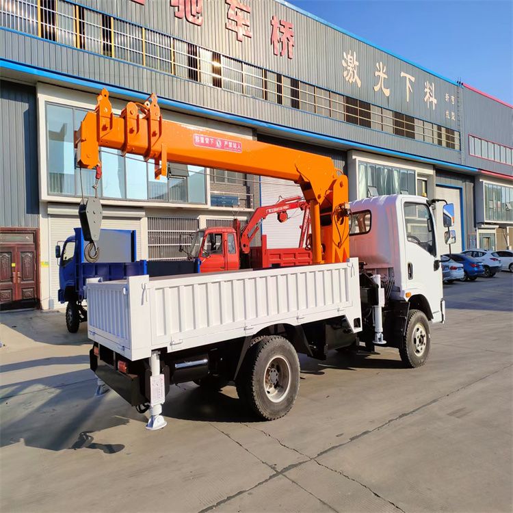 莫力达瓦达斡尔族自治旗三轮随车吊定制 农用改装机自备吊中瑞长期出售